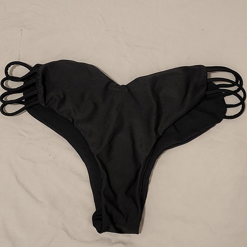 Cheeky bikini bottom